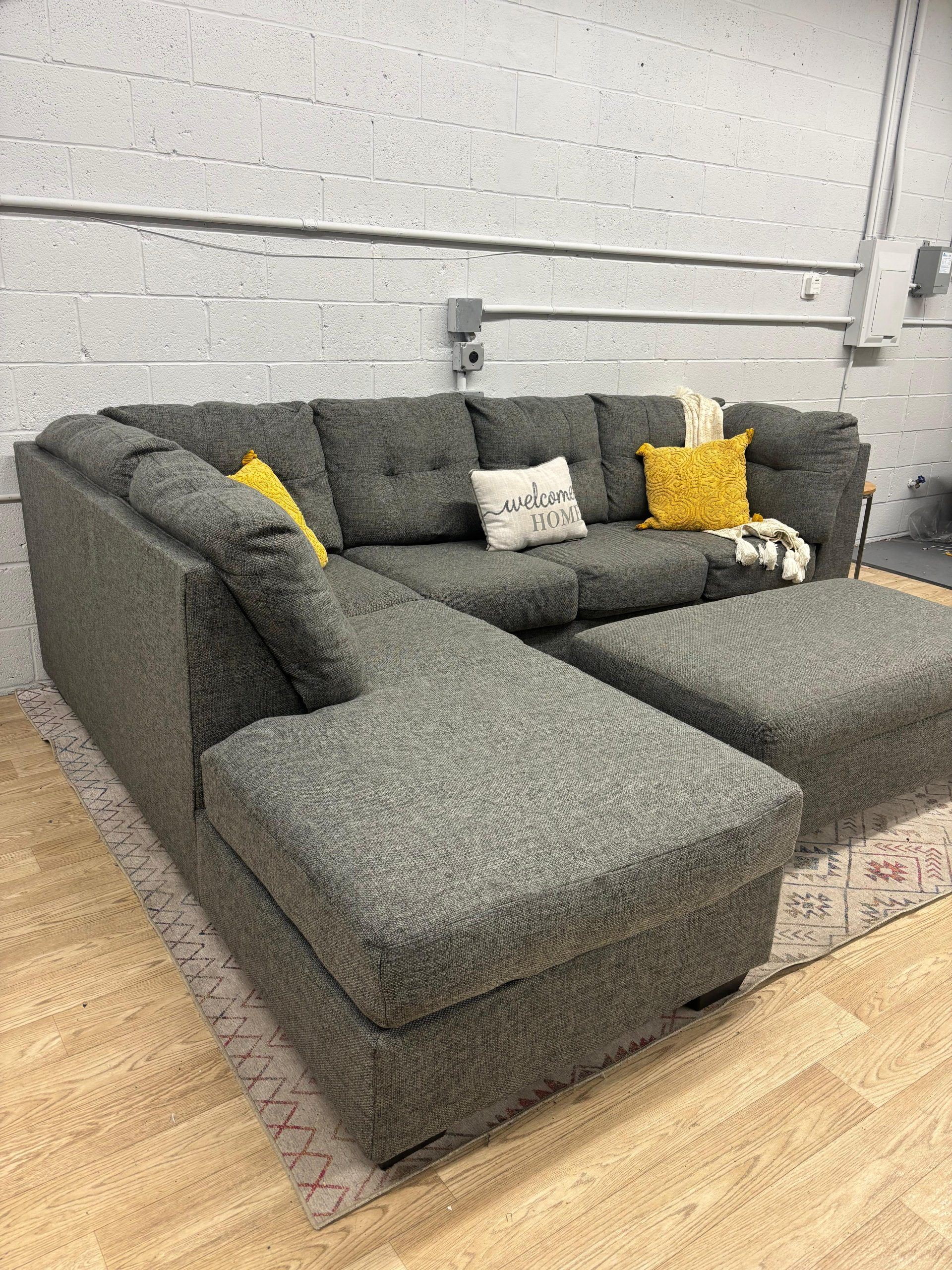 Β Ashley Furniture Sectional with Storage Ottoman - Image 4