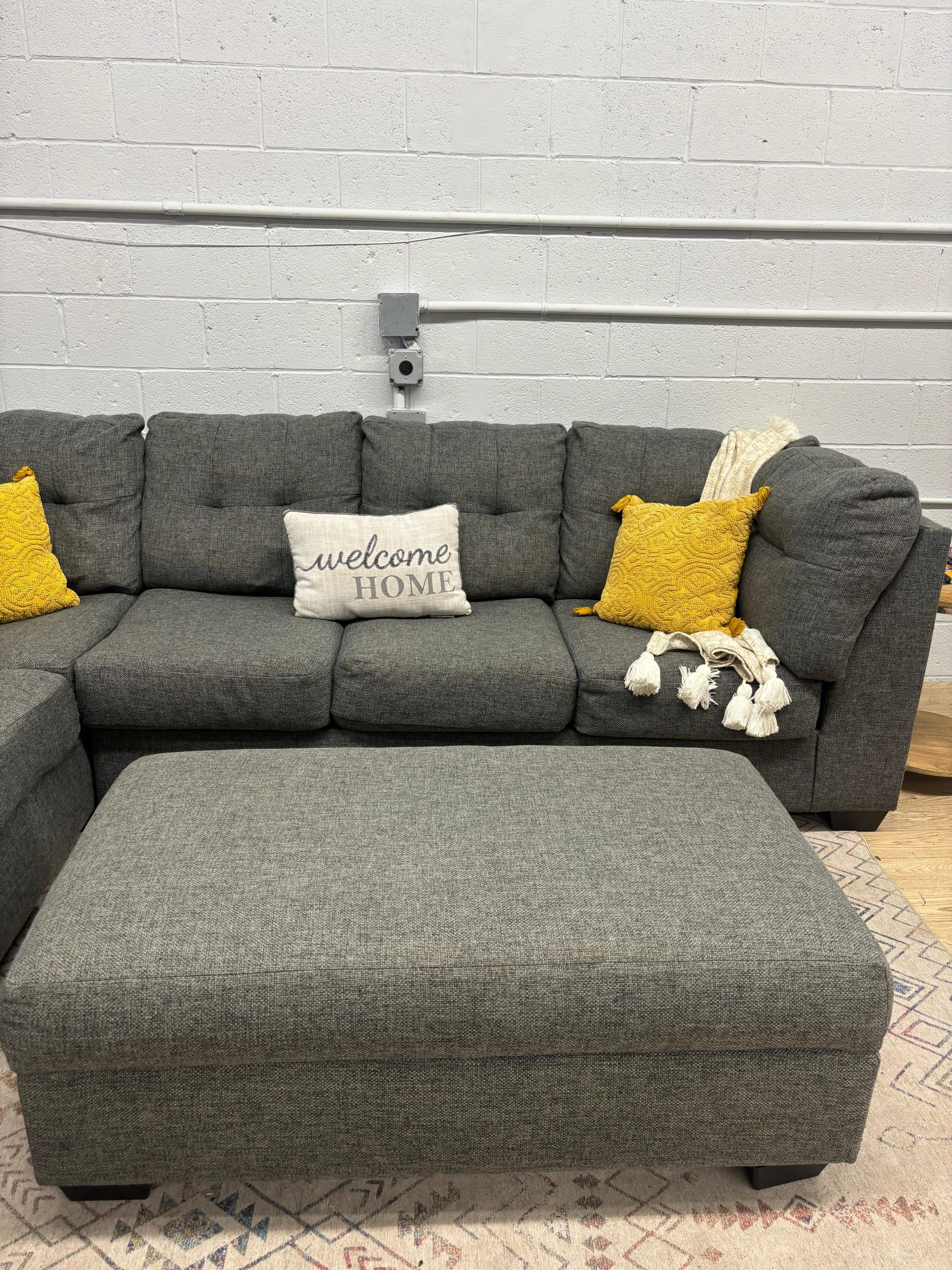 Β Ashley Furniture Sectional with Storage Ottoman - Image 9