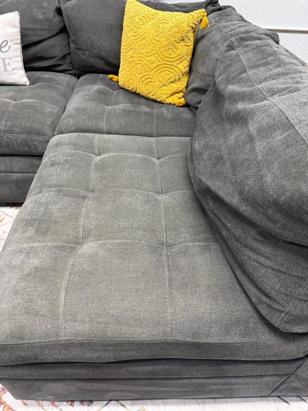 Thomasville Tisdale 5pc Sectional – Charcoal Gray - Image 7