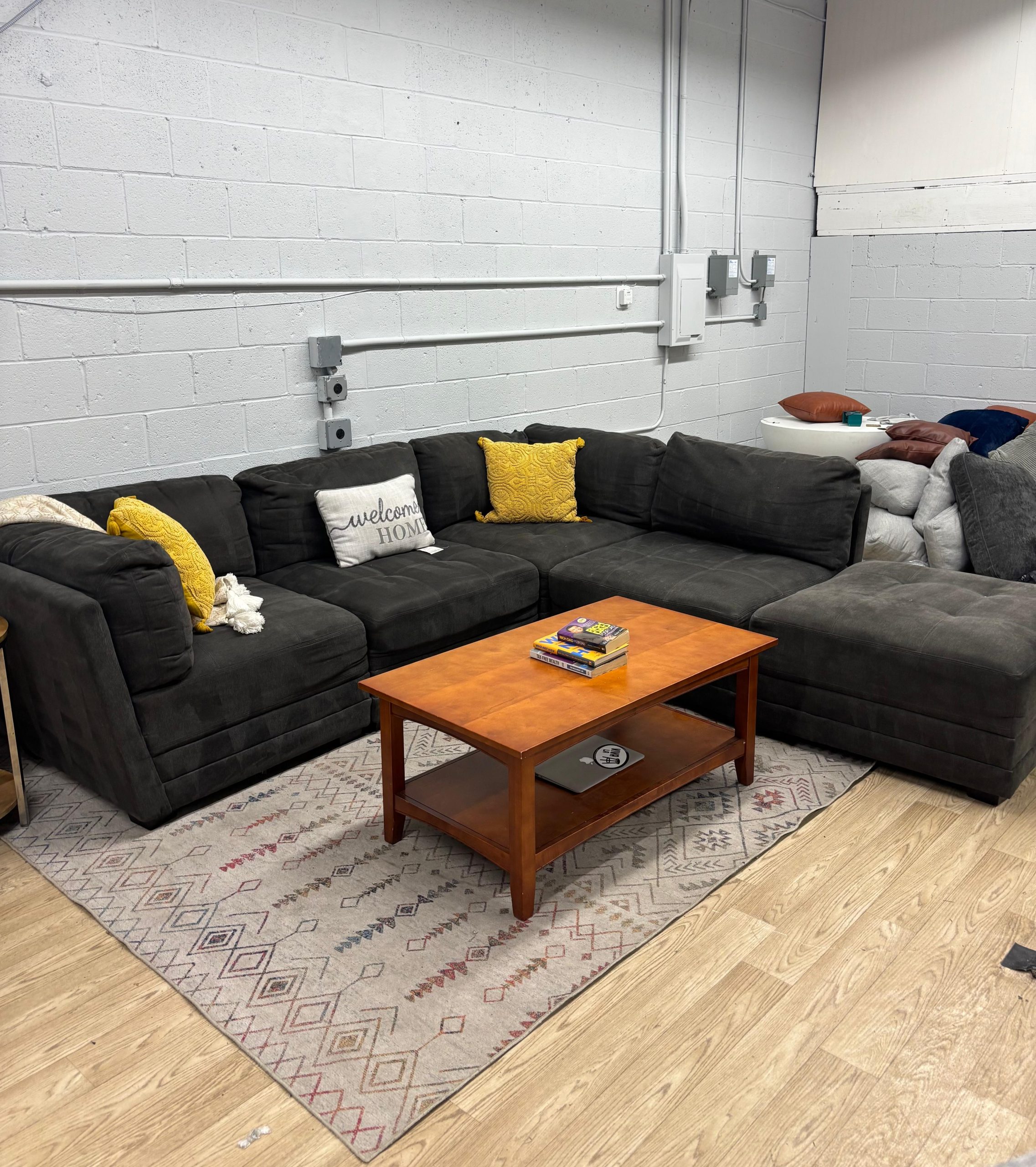 Thomasville Tisdale 5-Piece Modular Sectional - Image 9