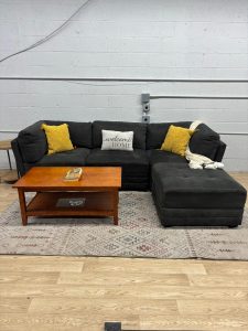 Thomasville Tisdale 4-Piece Modular Sectional with Storage Ottoman