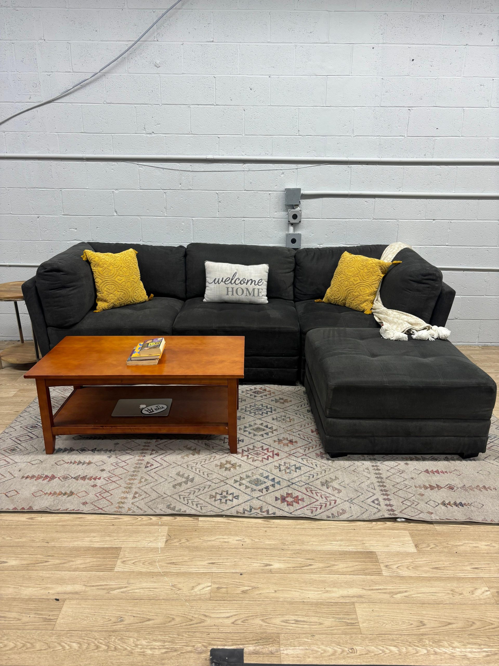 Thomasville Tisdale 4-Piece Modular Sectional with Storage Ottoman