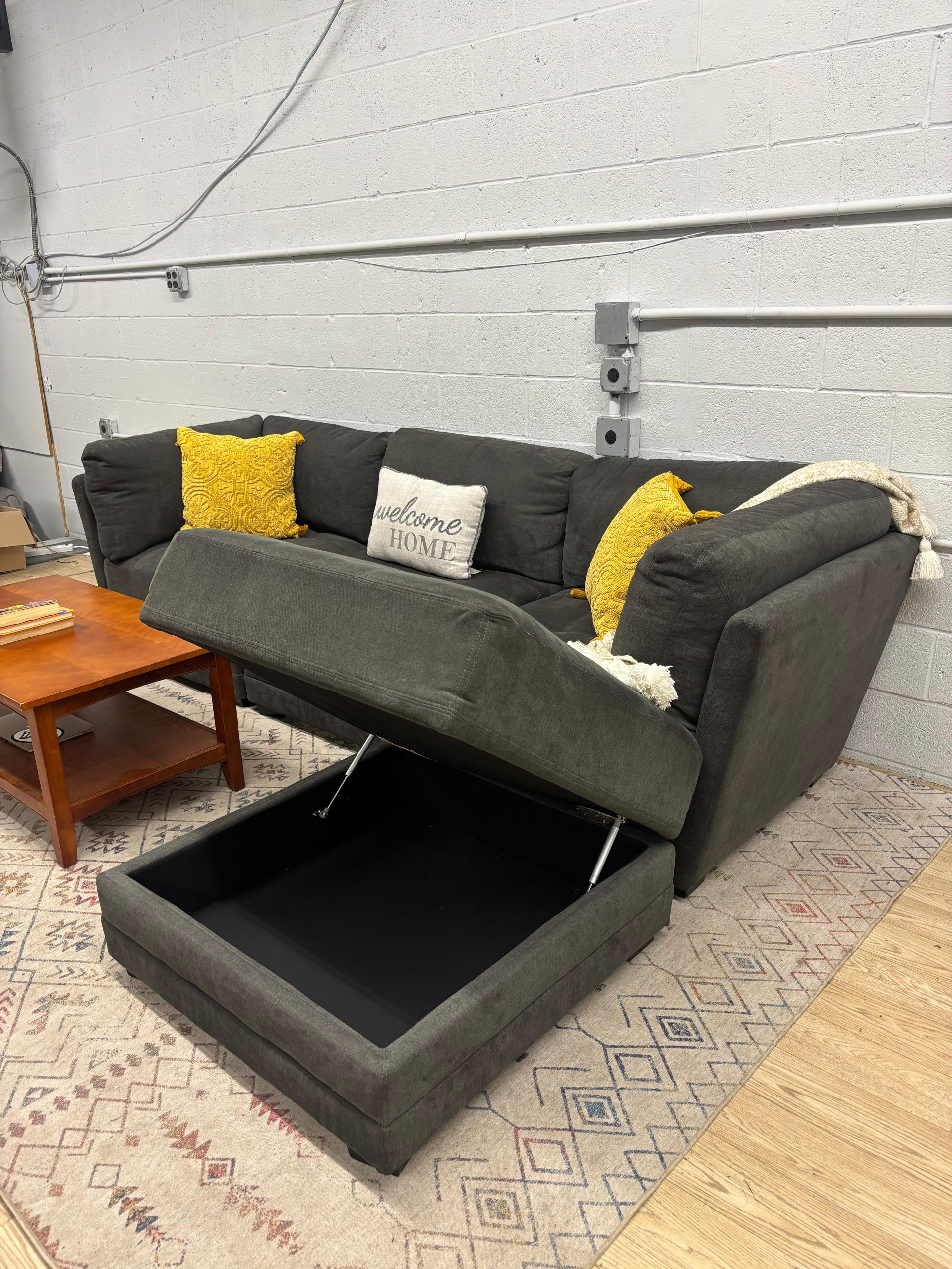 Thomasville Tisdale 4-Piece Modular Sectional with Storage Ottoman - Image 3