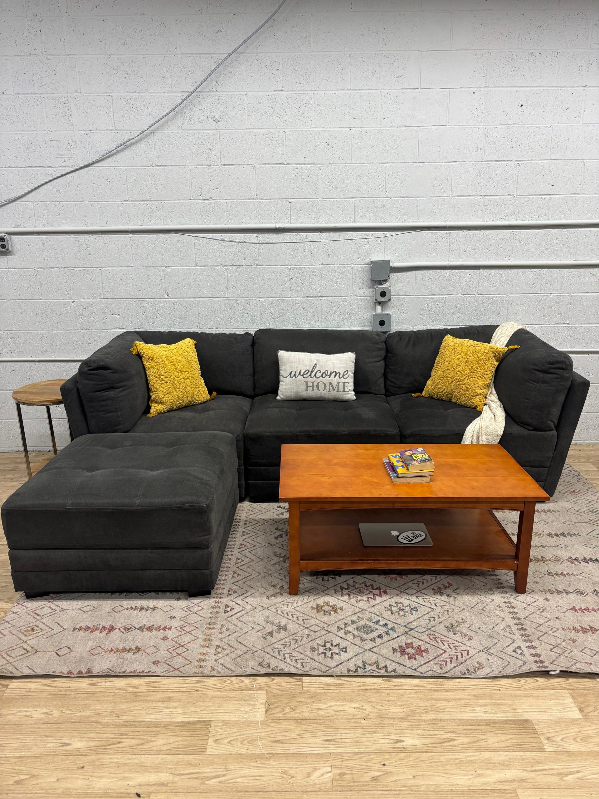 Thomasville Tisdale 4-Piece Modular Sectional with Storage Ottoman - Image 4