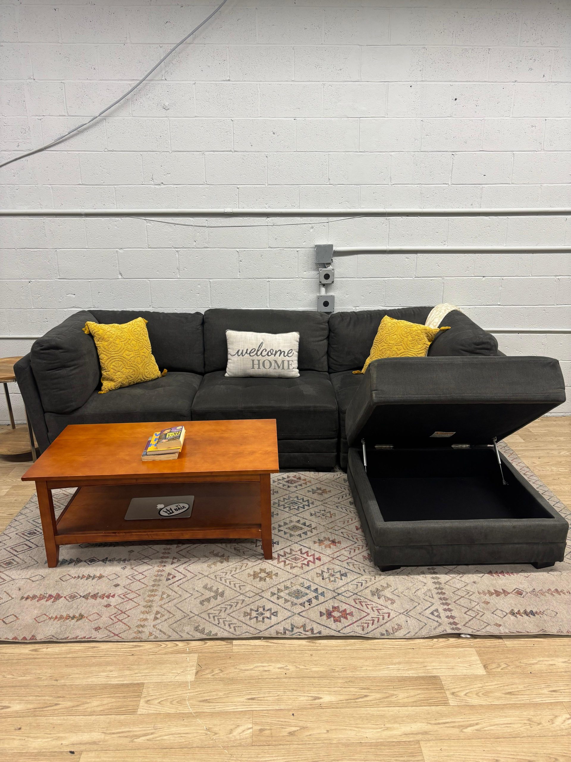 Thomasville Tisdale 4-Piece Modular Sectional with Storage Ottoman - Image 5