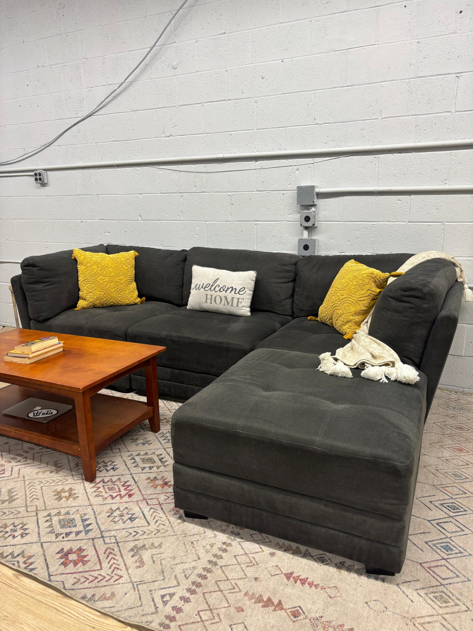 Thomasville Tisdale 4-Piece Modular Sectional with Storage Ottoman - Image 6