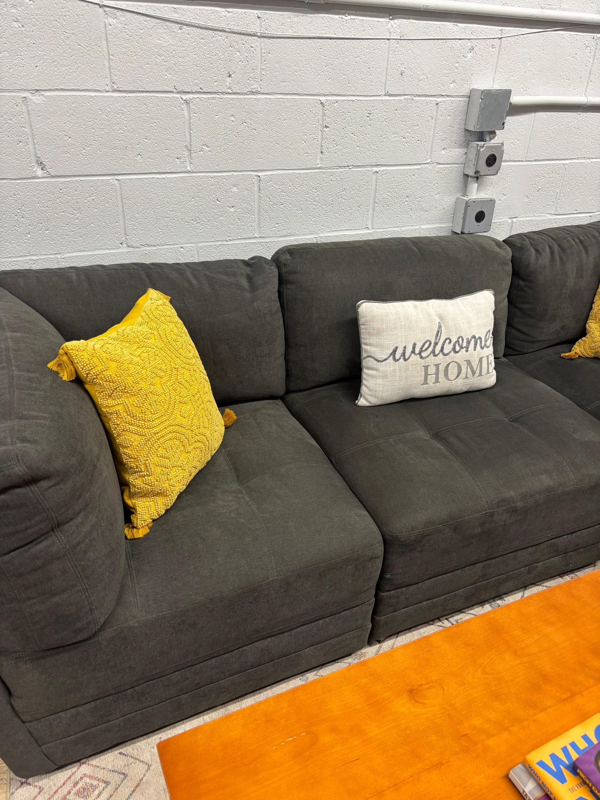Thomasville Tisdale 4-Piece Modular Sectional with Storage Ottoman - Image 7