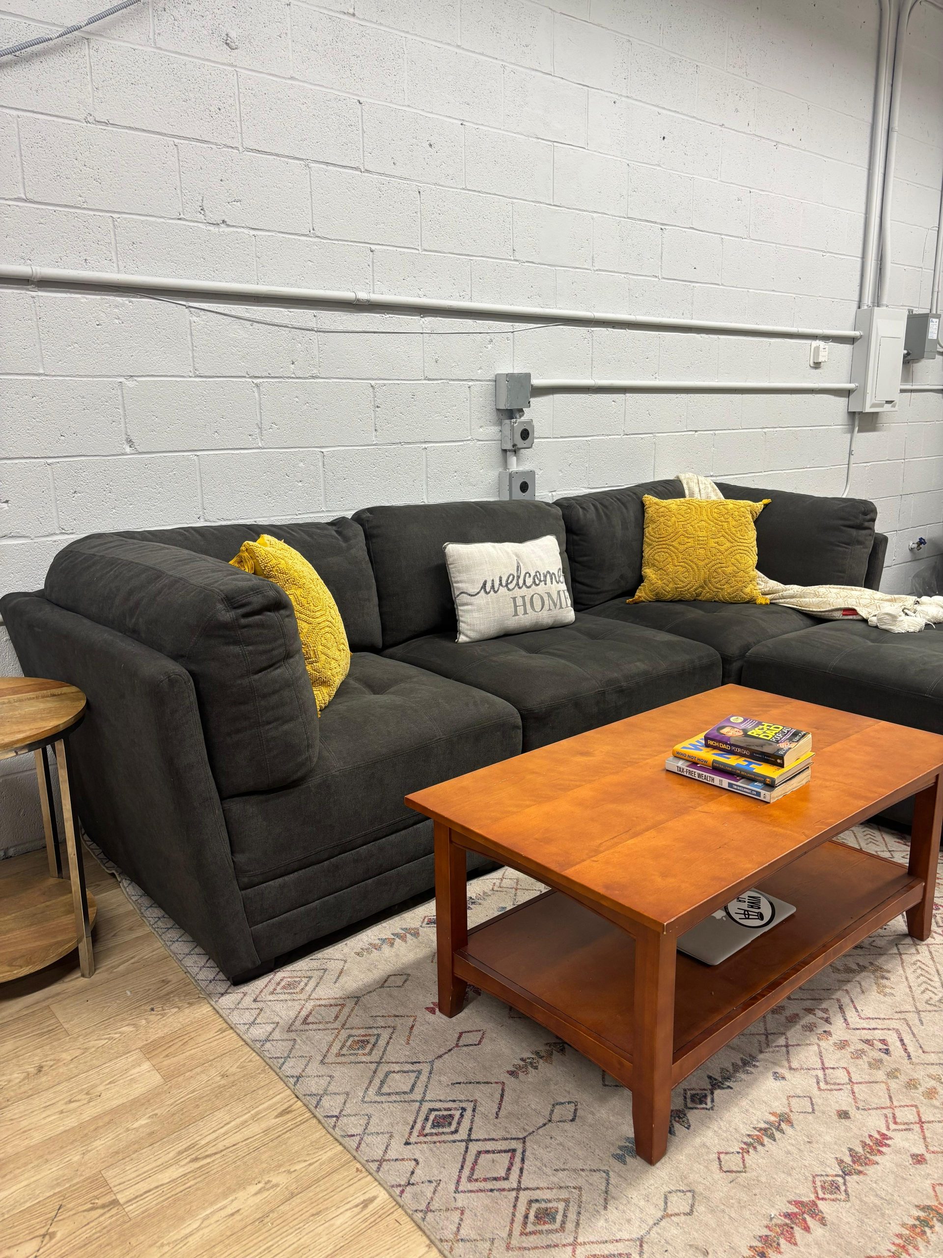 Thomasville Tisdale 4-Piece Modular Sectional with Storage Ottoman - Image 8