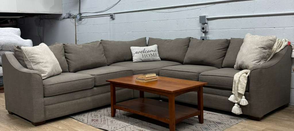 Craftmaster 3-Piece Wedge Sectional Sofa - Image 2