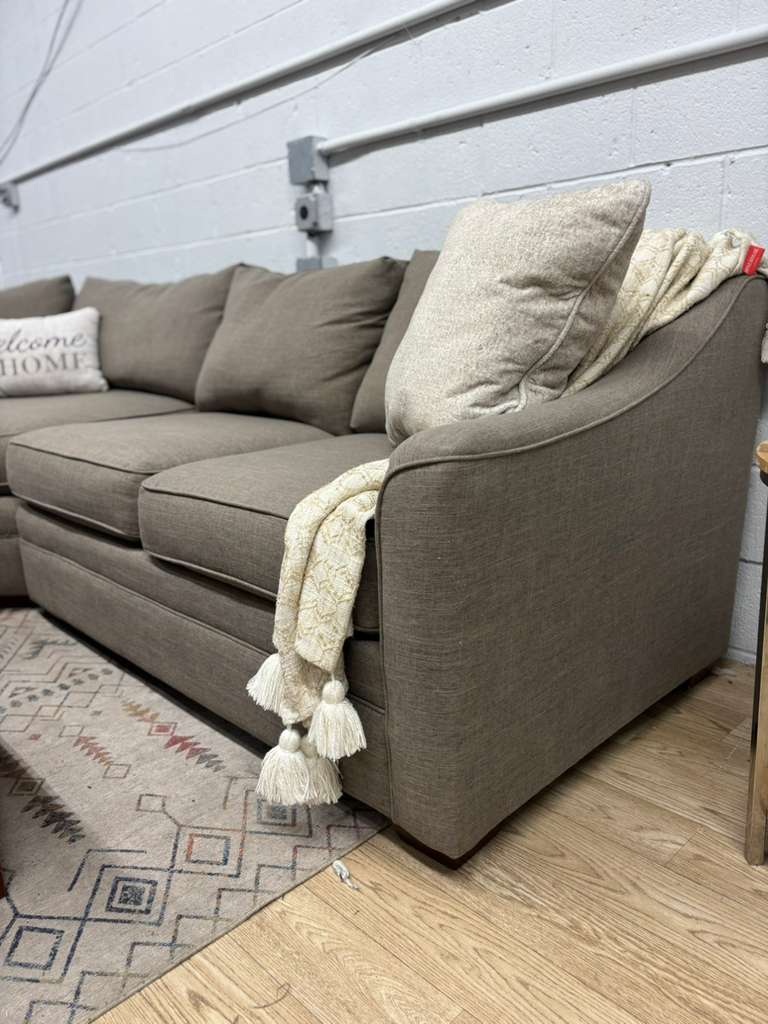 Craftmaster 3-Piece Wedge Sectional Sofa - Image 5