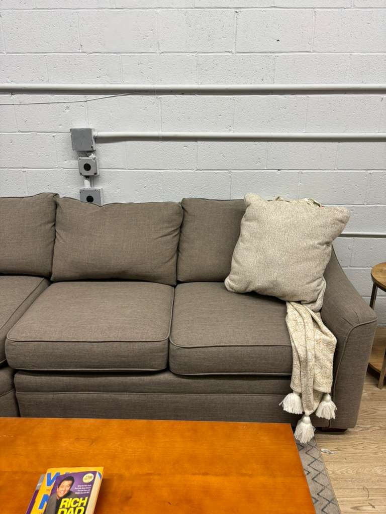 Craftmaster 3-Piece Wedge Sectional Sofa - Image 8